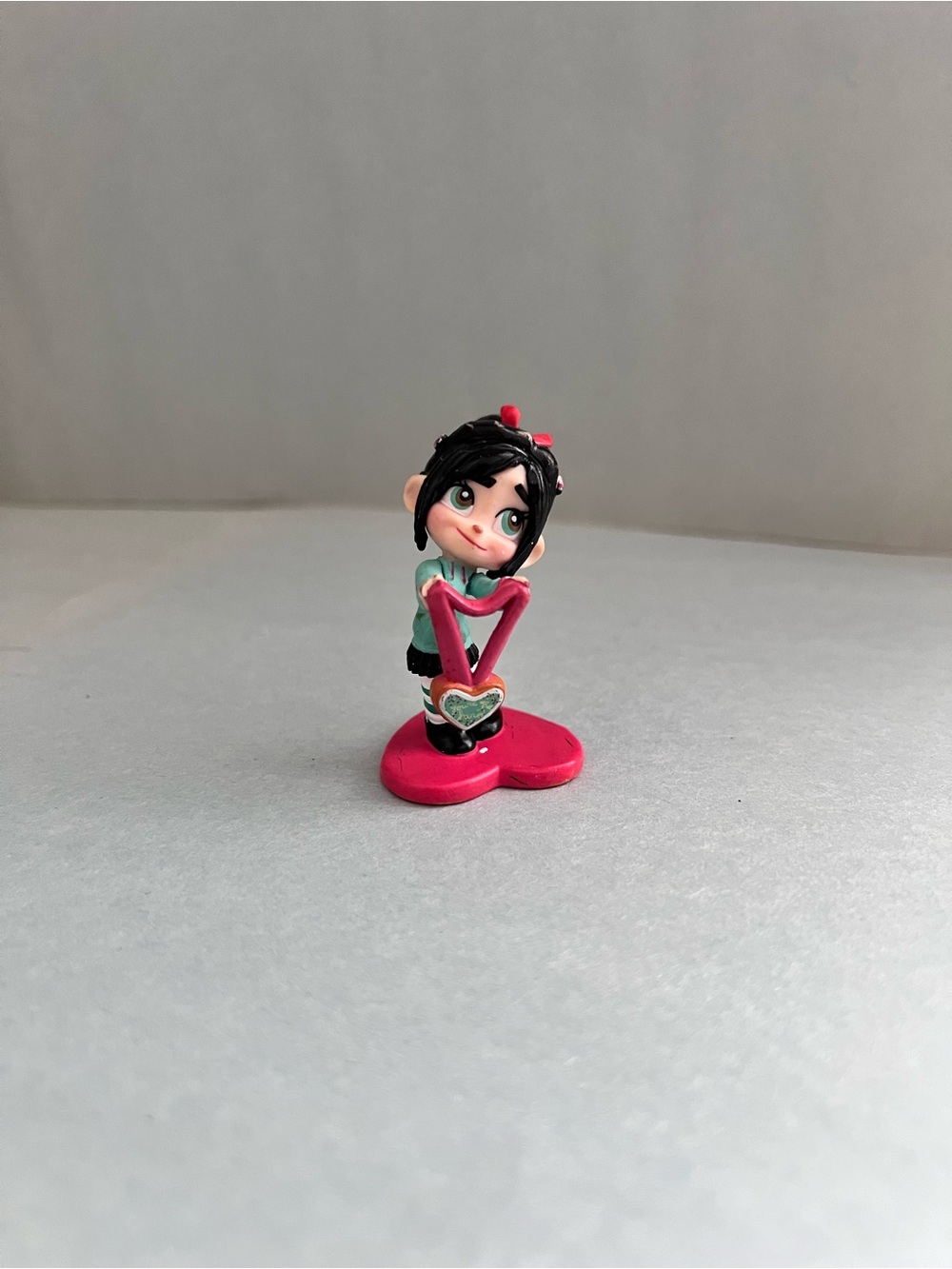 Disney Wreck It Ralph Sugar Rush Vanellope Von Schweetz PVC 2" Figure Topper Toy